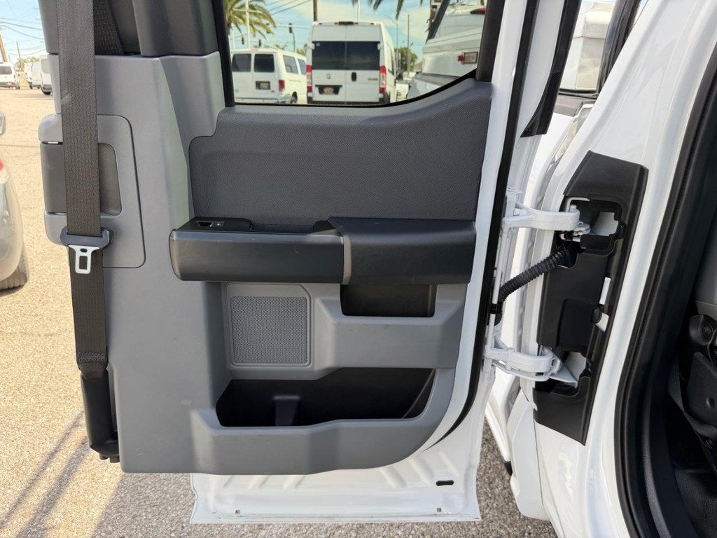 Ford F-150 Vehicle Full-screen Gallery Image 24