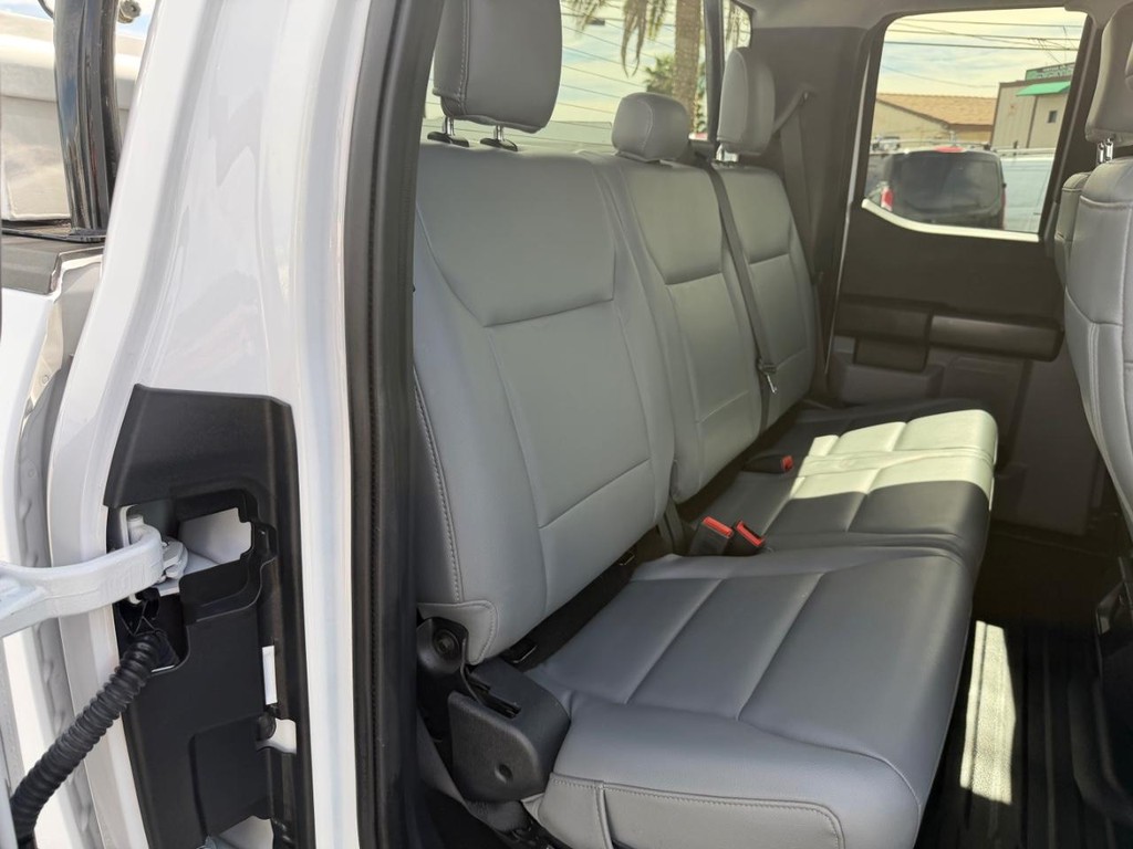 Ford F-150 Vehicle Full-screen Gallery Image 25