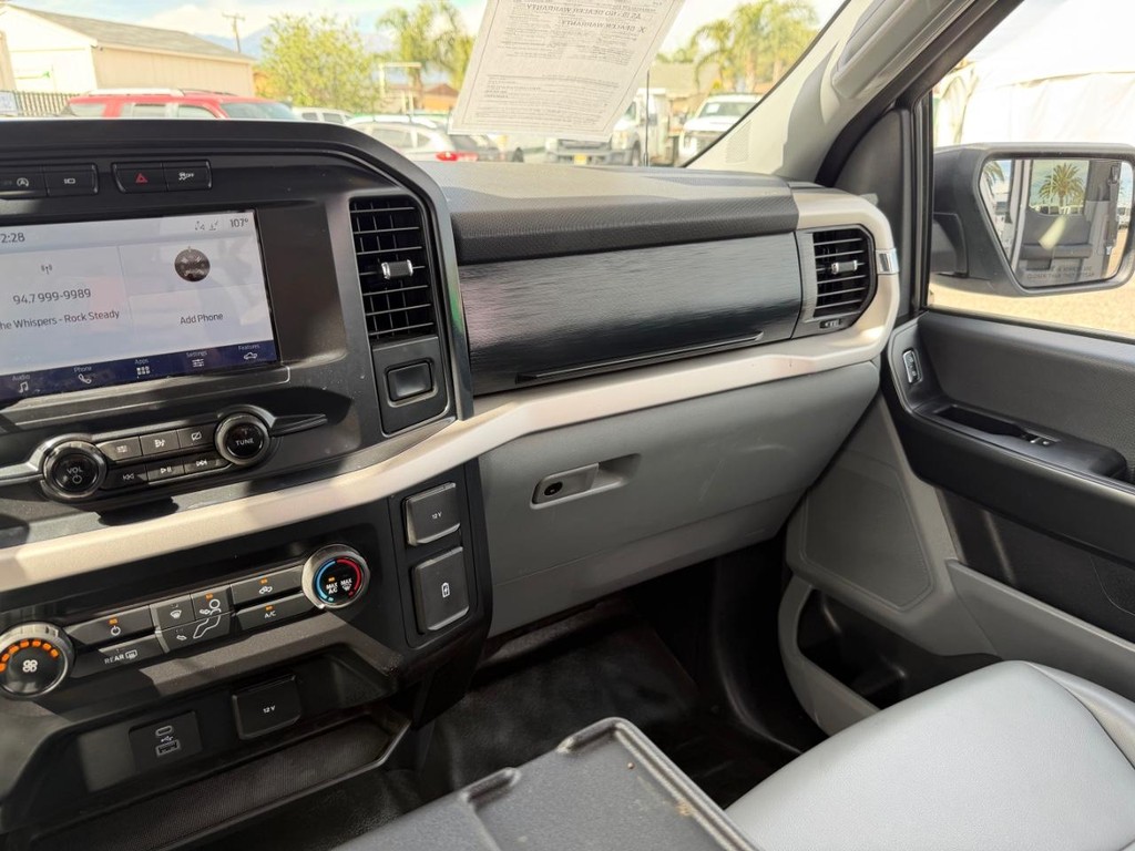 Ford F-150 Vehicle Full-screen Gallery Image 29