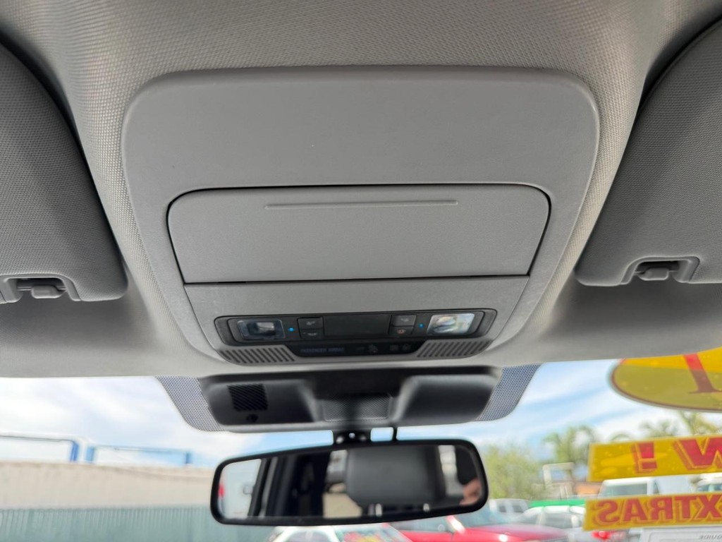 Ford F-150 Vehicle Full-screen Gallery Image 35