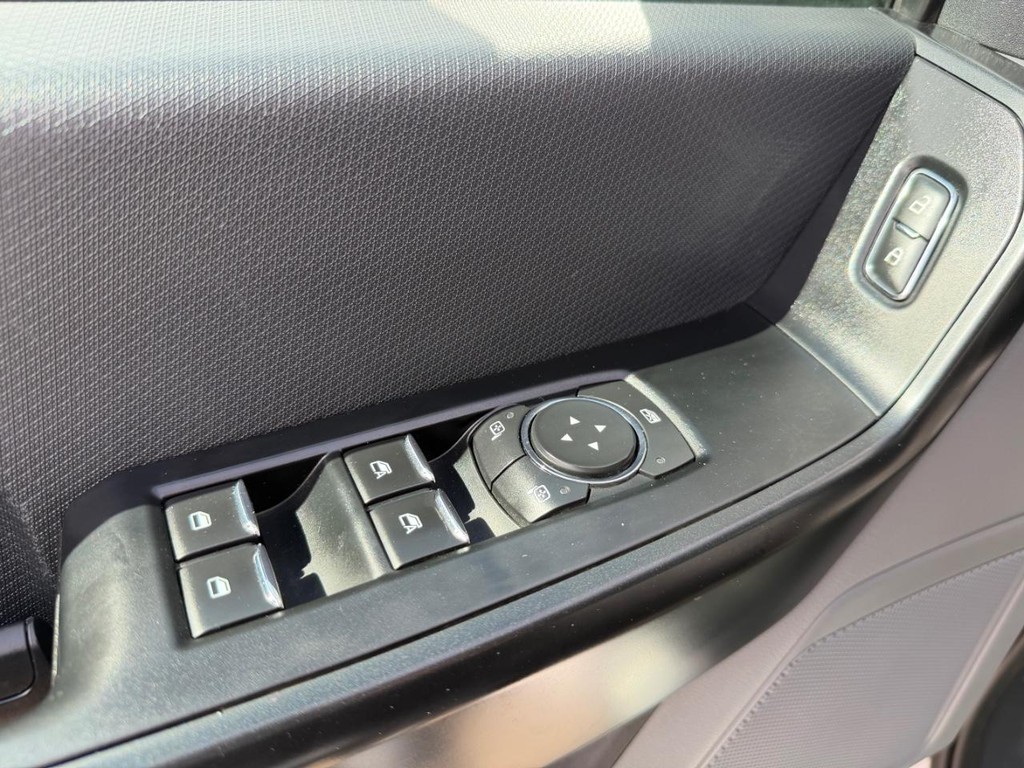 Ford F-150 Vehicle Full-screen Gallery Image 36