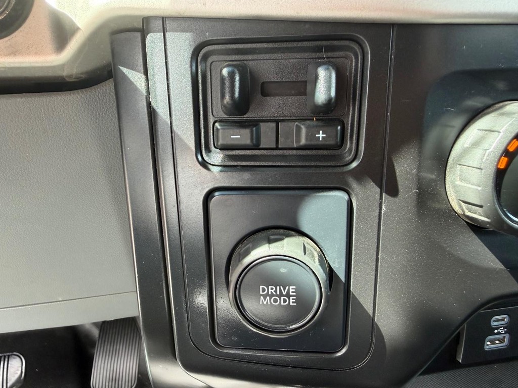 Ford F-150 Vehicle Full-screen Gallery Image 37