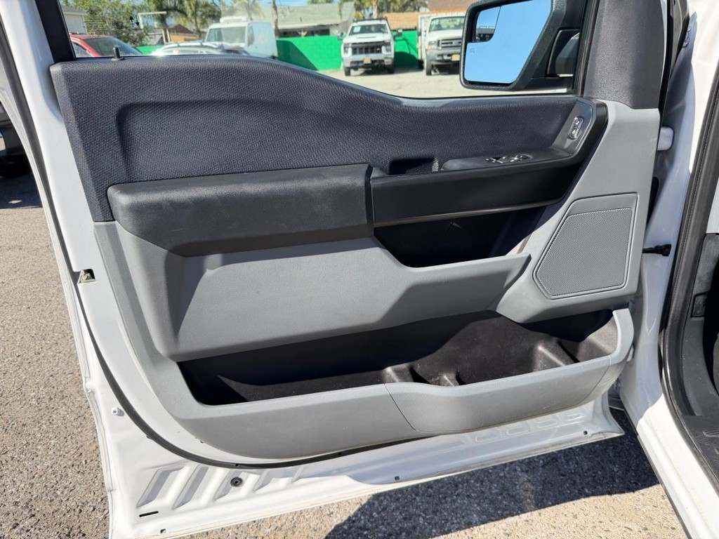 Ford F-150 Vehicle Full-screen Gallery Image 15