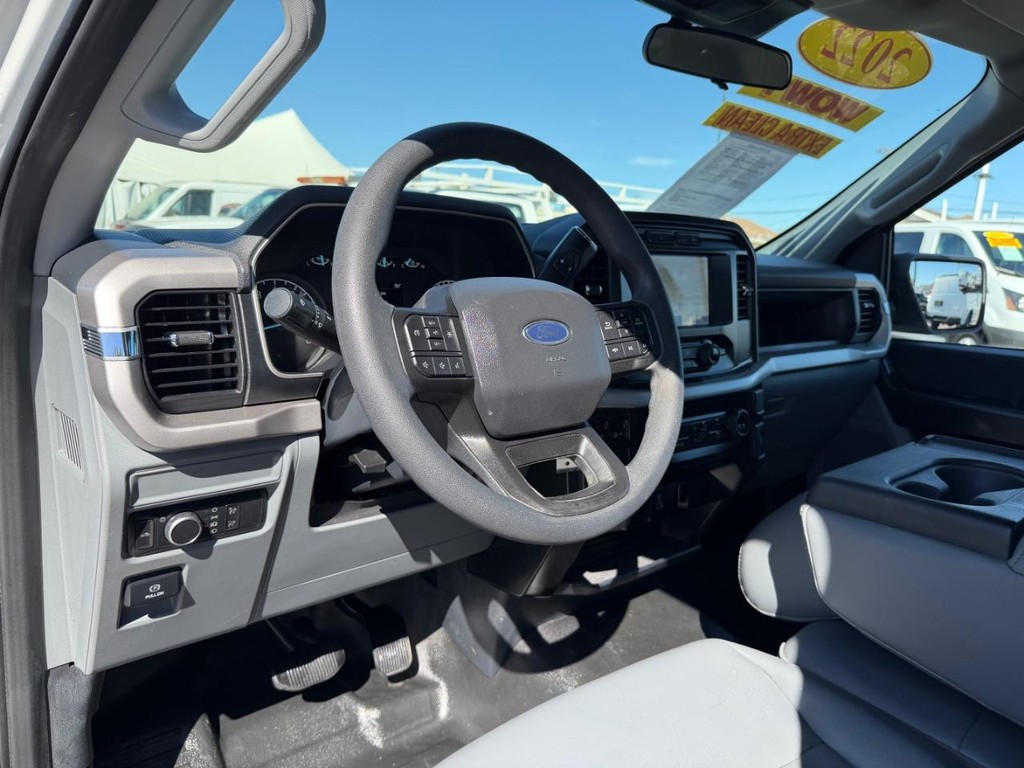 Ford F-150 Vehicle Full-screen Gallery Image 16