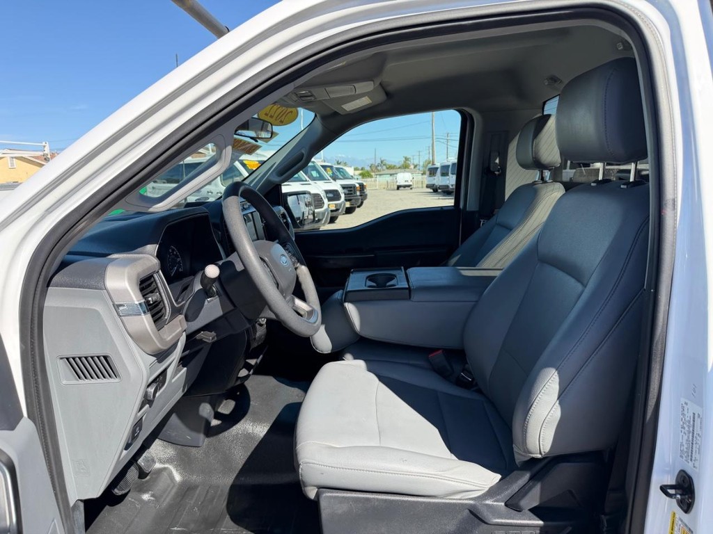 Ford F-150 Vehicle Full-screen Gallery Image 17