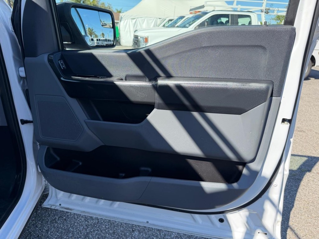 Ford F-150 Vehicle Full-screen Gallery Image 19