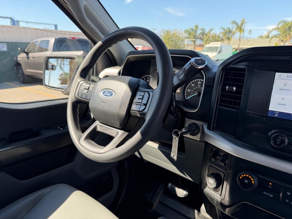 Ford F-150 Vehicle Full-screen Gallery Image 23