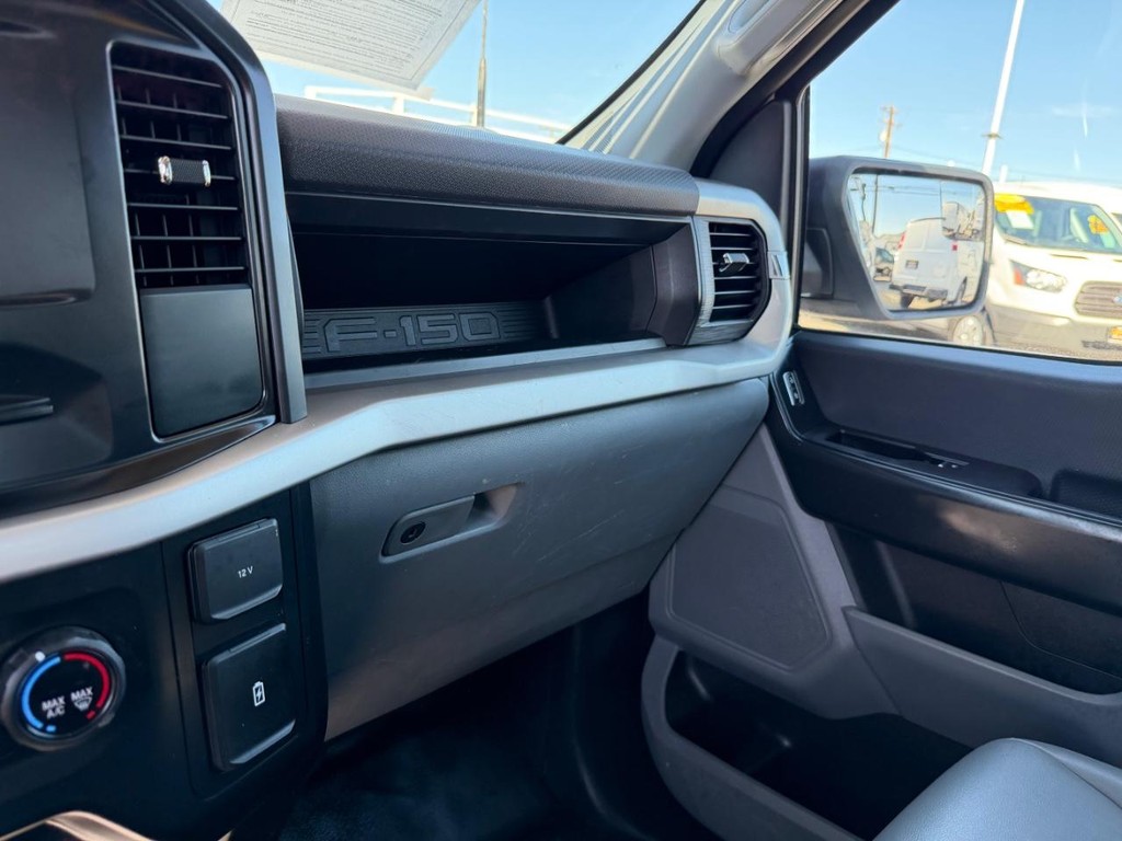 Ford F-150 Vehicle Full-screen Gallery Image 25