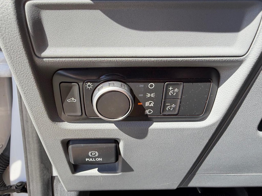 Ford F-150 Vehicle Full-screen Gallery Image 30