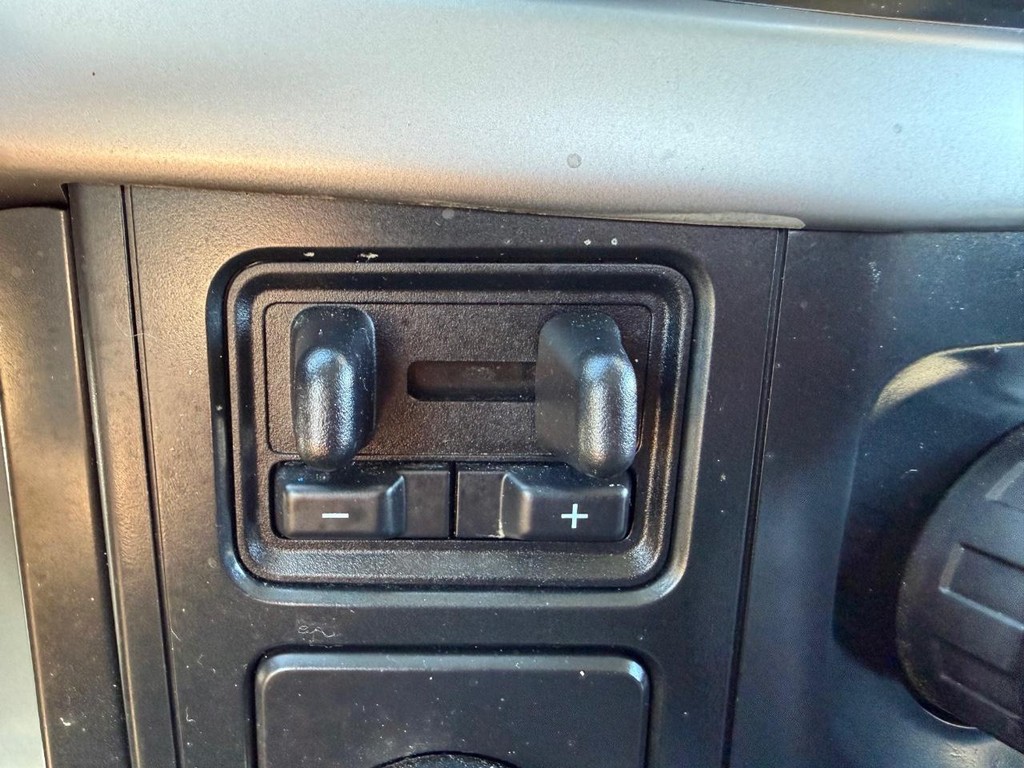 Ford F-150 Vehicle Full-screen Gallery Image 31