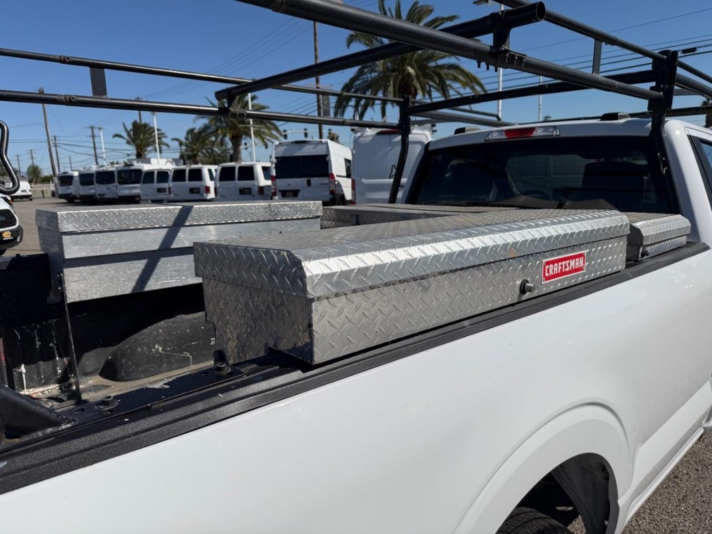 Ford F-150 Vehicle Full-screen Gallery Image 34