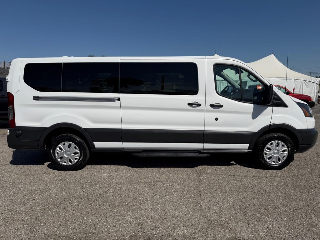 Ford Transit 350 Vehicle Full-screen Gallery Image 05