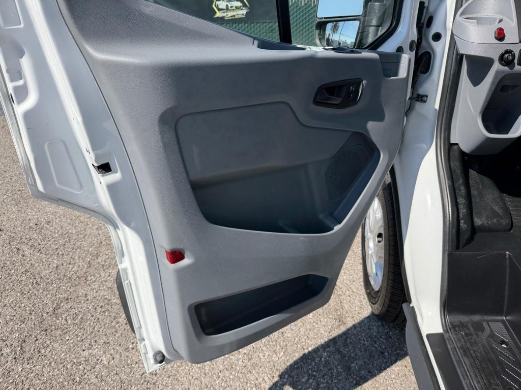 Ford Transit 350 Vehicle Full-screen Gallery Image 15