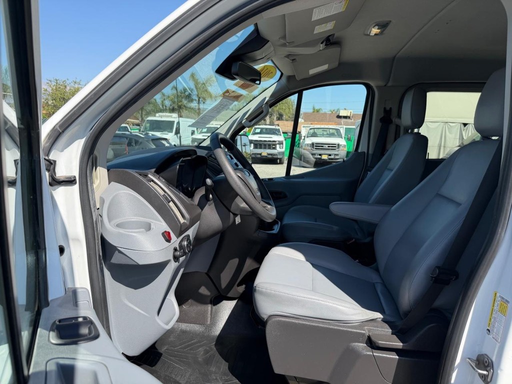 Ford Transit 350 Vehicle Full-screen Gallery Image 17