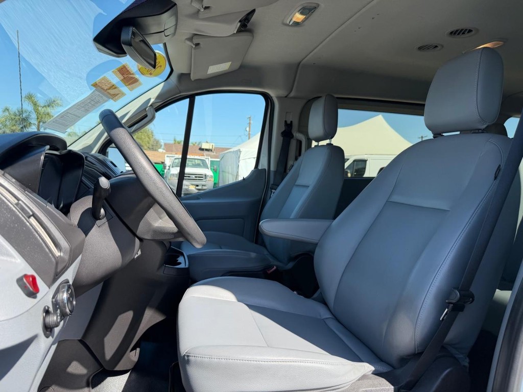 Ford Transit 350 Vehicle Full-screen Gallery Image 18