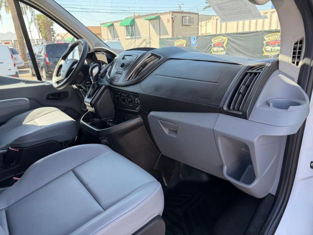 Ford Transit 350 Vehicle Full-screen Gallery Image 20