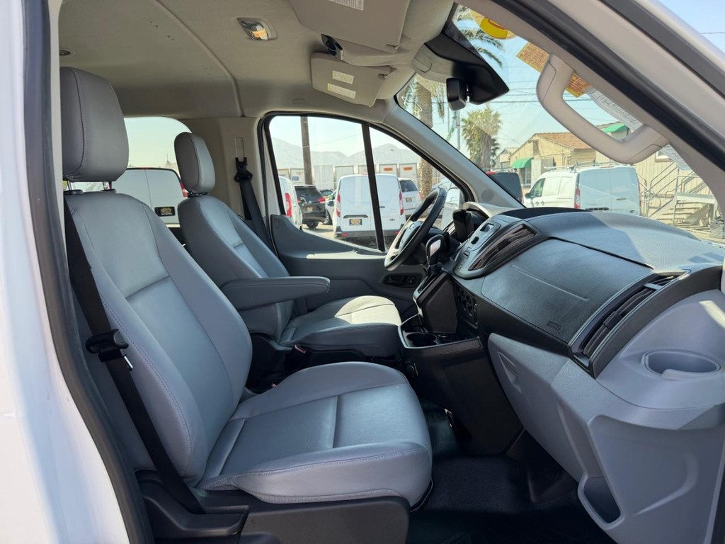 Ford Transit 350 Vehicle Full-screen Gallery Image 21