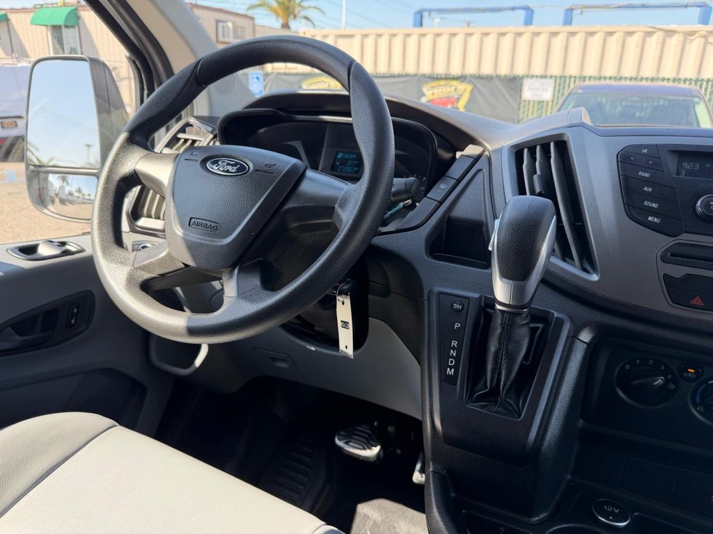 Ford Transit 350 Vehicle Full-screen Gallery Image 24