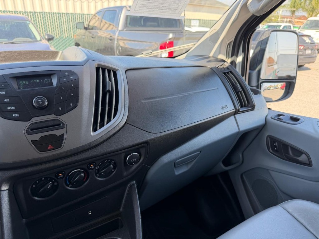 Ford Transit 350 Vehicle Full-screen Gallery Image 26