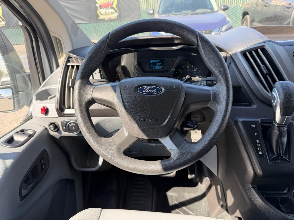 Ford Transit 350 Vehicle Full-screen Gallery Image 27