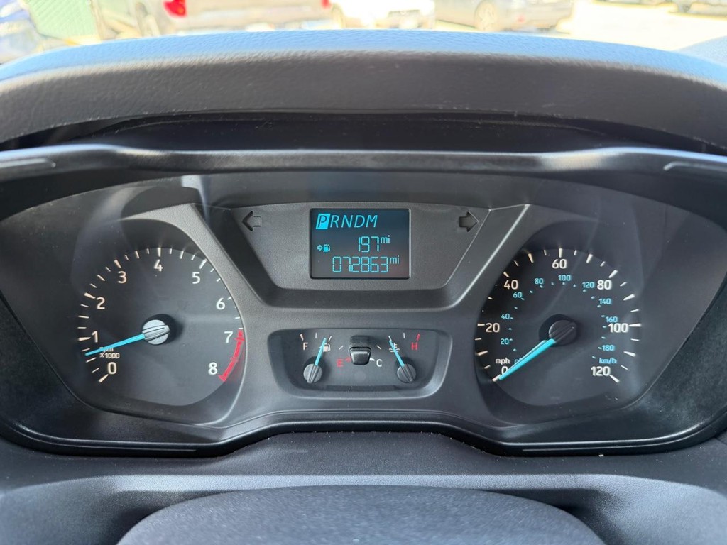 Ford Transit 350 Vehicle Full-screen Gallery Image 28