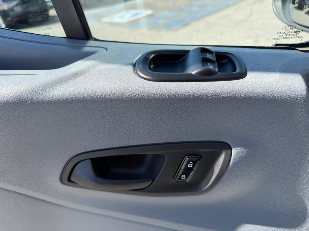 Ford Transit 350 Vehicle Full-screen Gallery Image 29