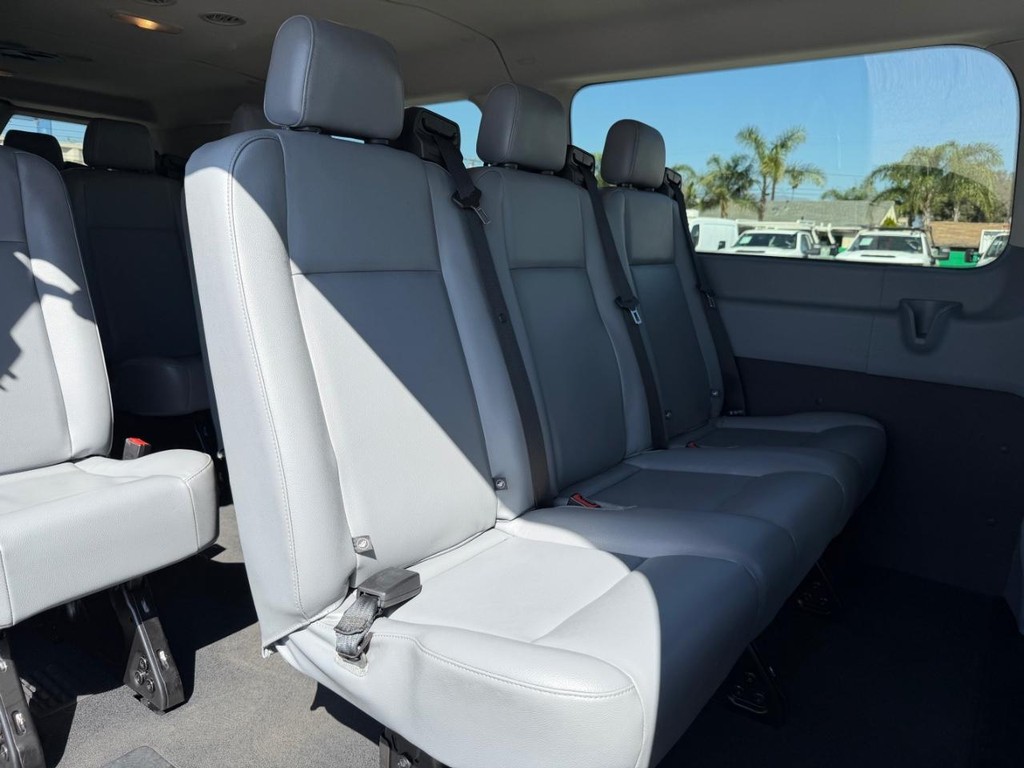 Ford Transit 350 Vehicle Full-screen Gallery Image 33