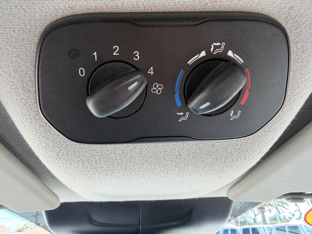 Ford Transit 350 Vehicle Full-screen Gallery Image 40