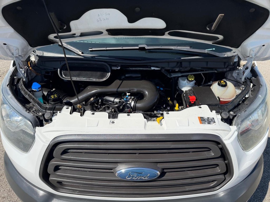 Ford Transit 350 Vehicle Full-screen Gallery Image 46