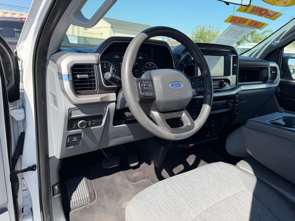 Ford F-150 Vehicle Full-screen Gallery Image 16