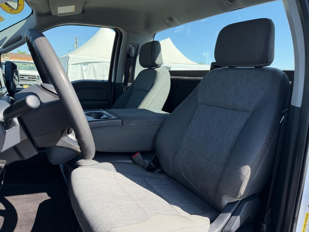 Ford F-150 Vehicle Full-screen Gallery Image 18