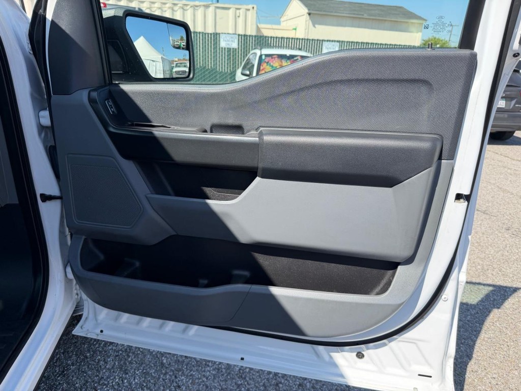 Ford F-150 Vehicle Full-screen Gallery Image 19