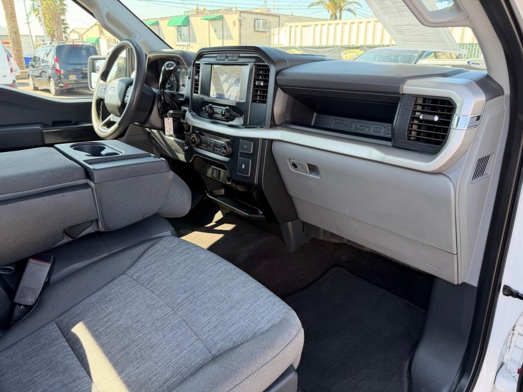 Ford F-150 Vehicle Full-screen Gallery Image 20