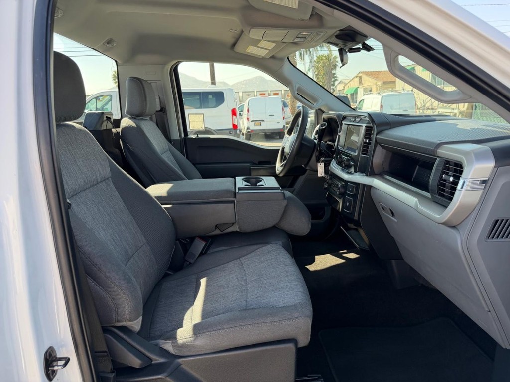 Ford F-150 Vehicle Full-screen Gallery Image 21