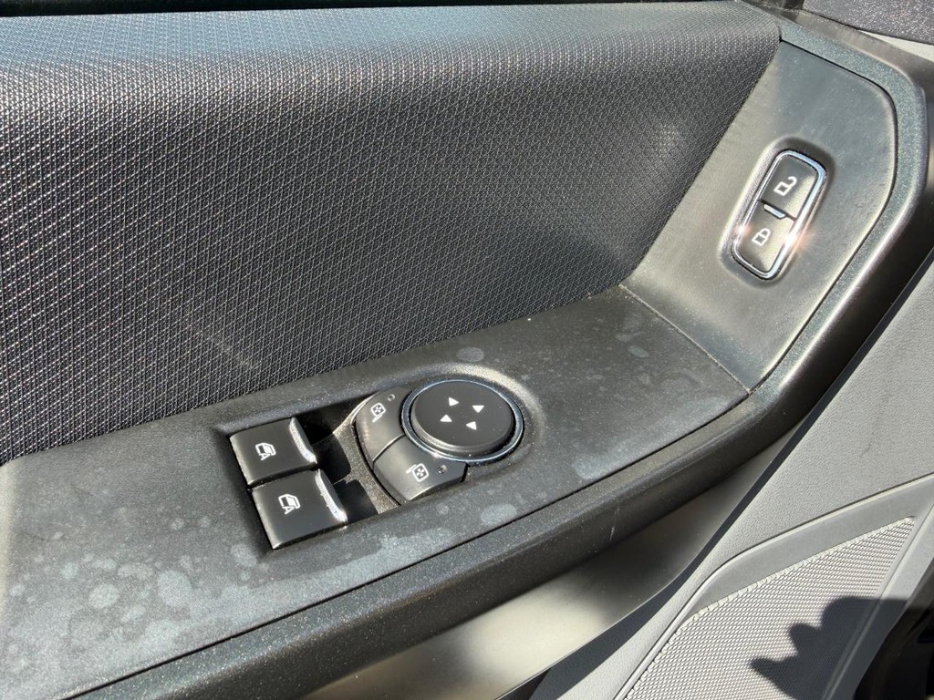 Ford F-150 Vehicle Full-screen Gallery Image 26