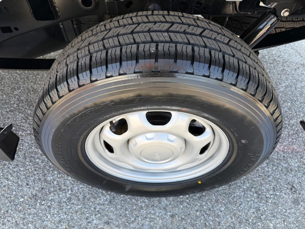 Ford F-150 Vehicle Full-screen Gallery Image 35