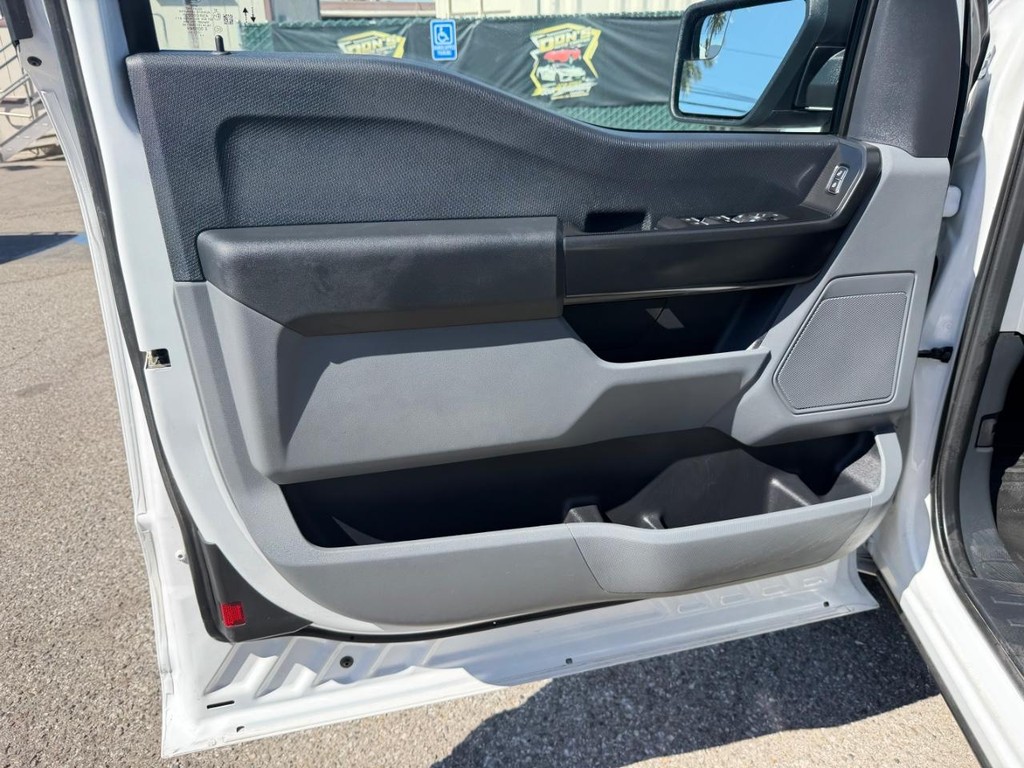 Ford F-150 Vehicle Full-screen Gallery Image 15