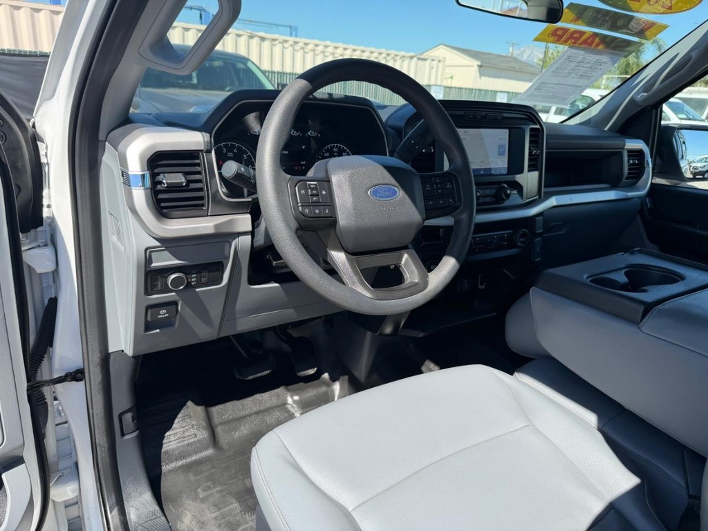 Ford F-150 Vehicle Full-screen Gallery Image 16