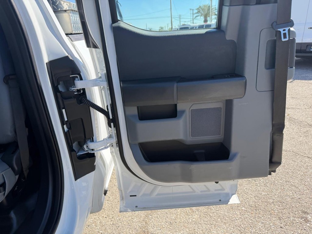 Ford F-150 Vehicle Full-screen Gallery Image 19