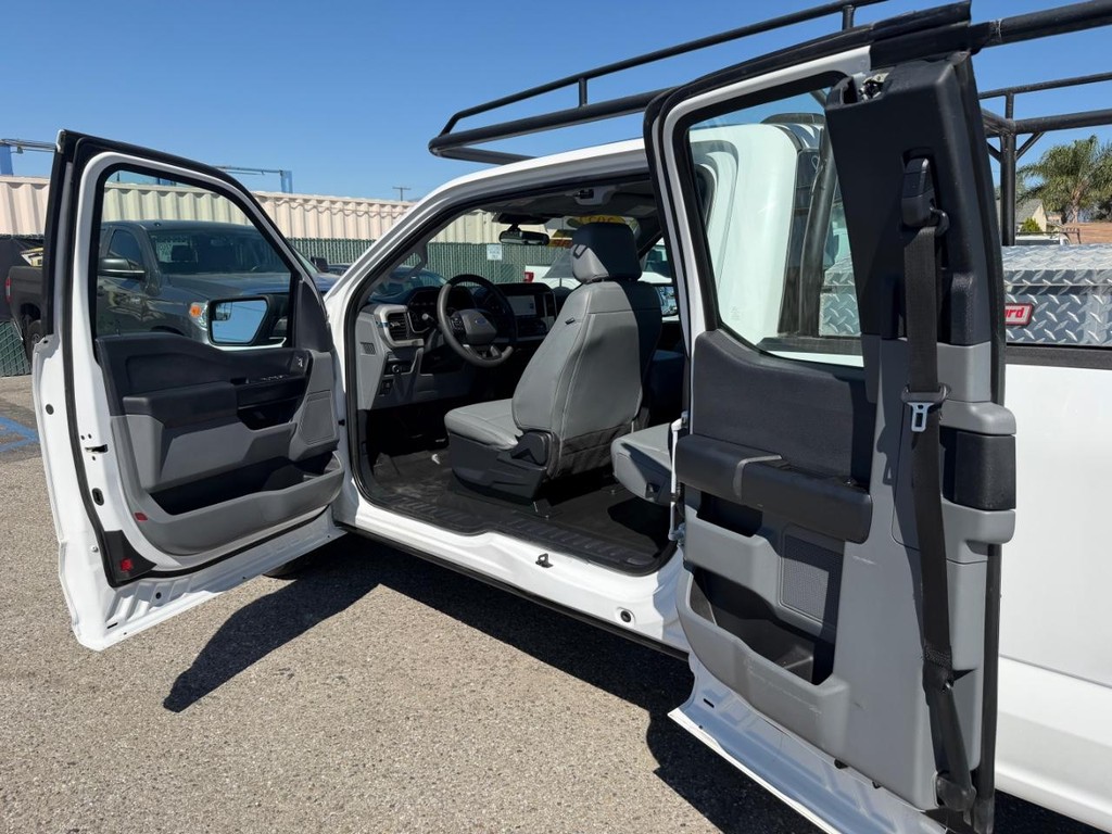 Ford F-150 Vehicle Full-screen Gallery Image 21