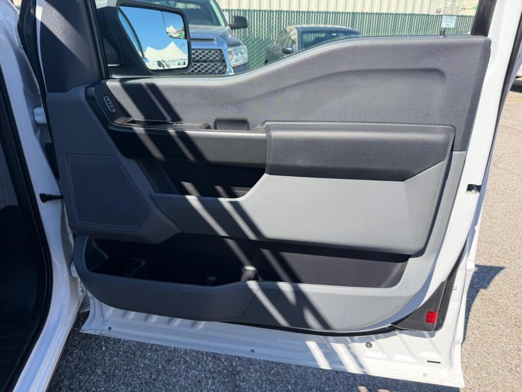 Ford F-150 Vehicle Full-screen Gallery Image 22