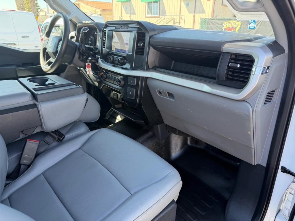 Ford F-150 Vehicle Full-screen Gallery Image 23