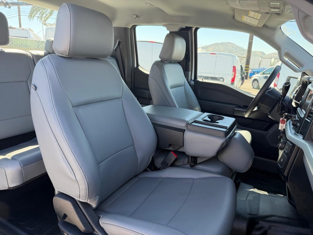 Ford F-150 Vehicle Full-screen Gallery Image 25