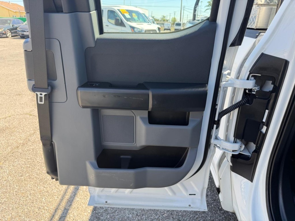 Ford F-150 Vehicle Full-screen Gallery Image 26