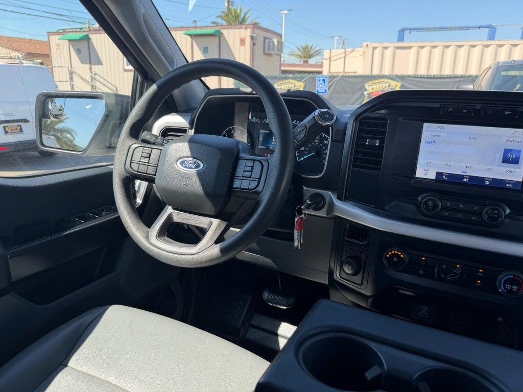 Ford F-150 Vehicle Full-screen Gallery Image 30