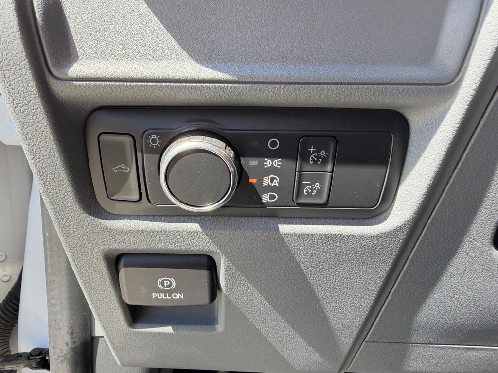 Ford F-150 Vehicle Full-screen Gallery Image 35