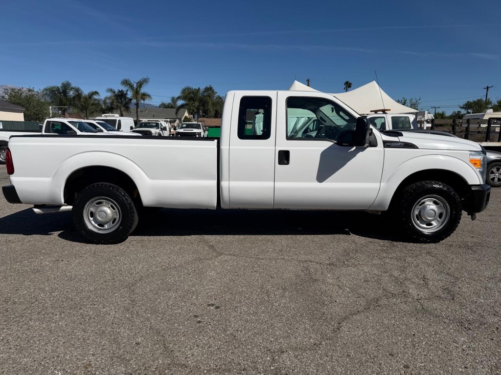 Ford F-250 Vehicle Full-screen Gallery Image 05