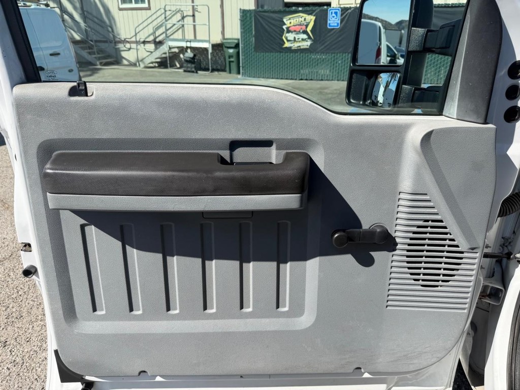 Ford F-250 Vehicle Full-screen Gallery Image 15