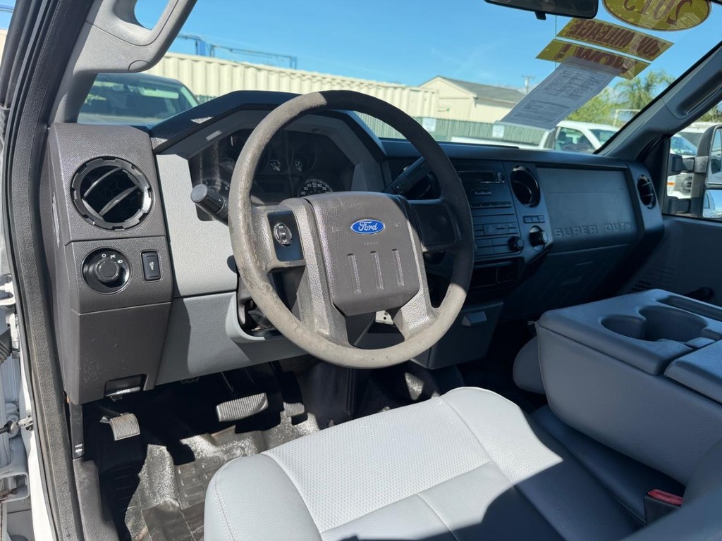 Ford F-250 Vehicle Full-screen Gallery Image 16