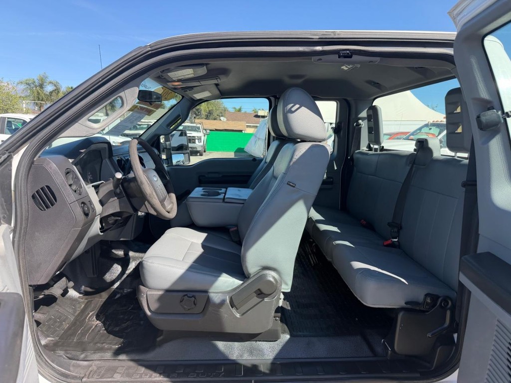 Ford F-250 Vehicle Full-screen Gallery Image 17